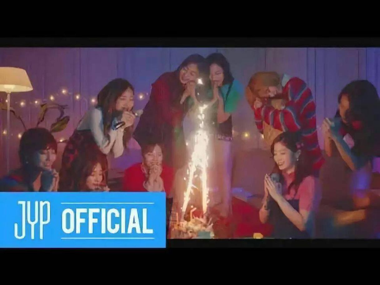 Music TWICE "Merry & Happy" M/V