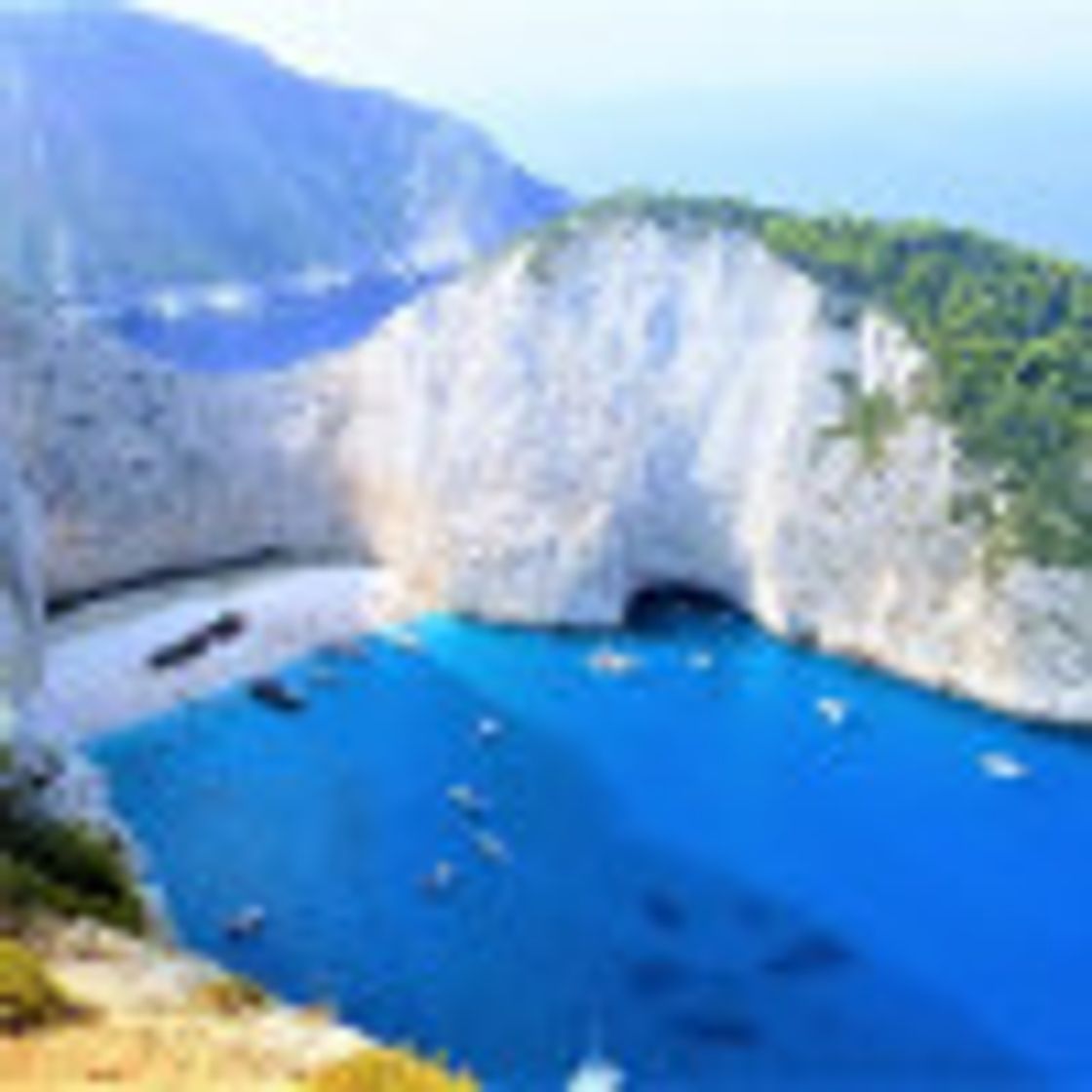 Place La playa de Navagio, una pequeña porción de paraíso