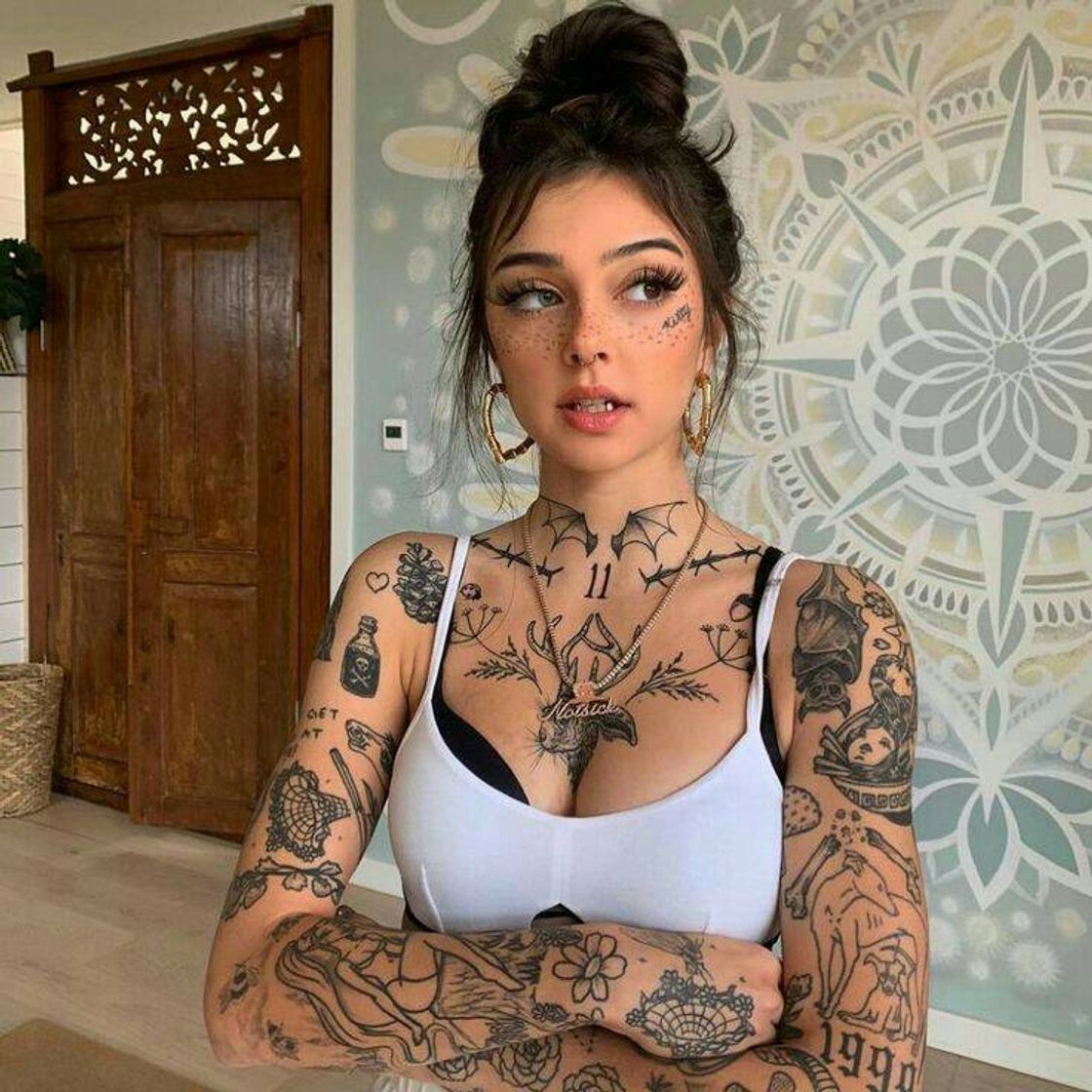 Moda Tattooed woman 🦂