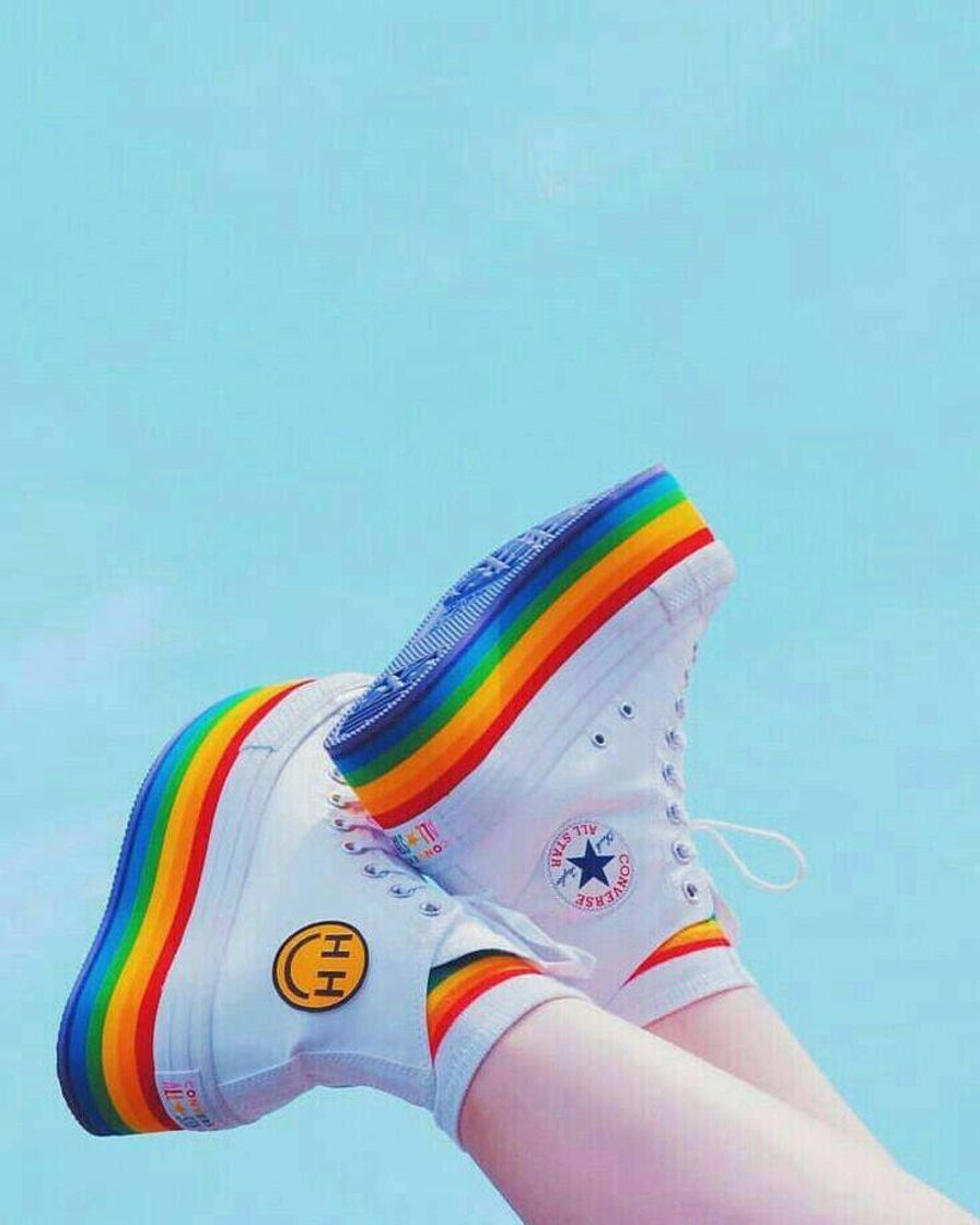 Moda Tênis com branco com arco íris🌈