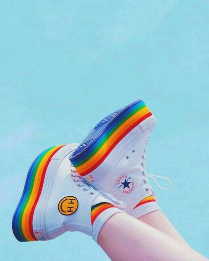 Tênis com branco com arco íris🌈