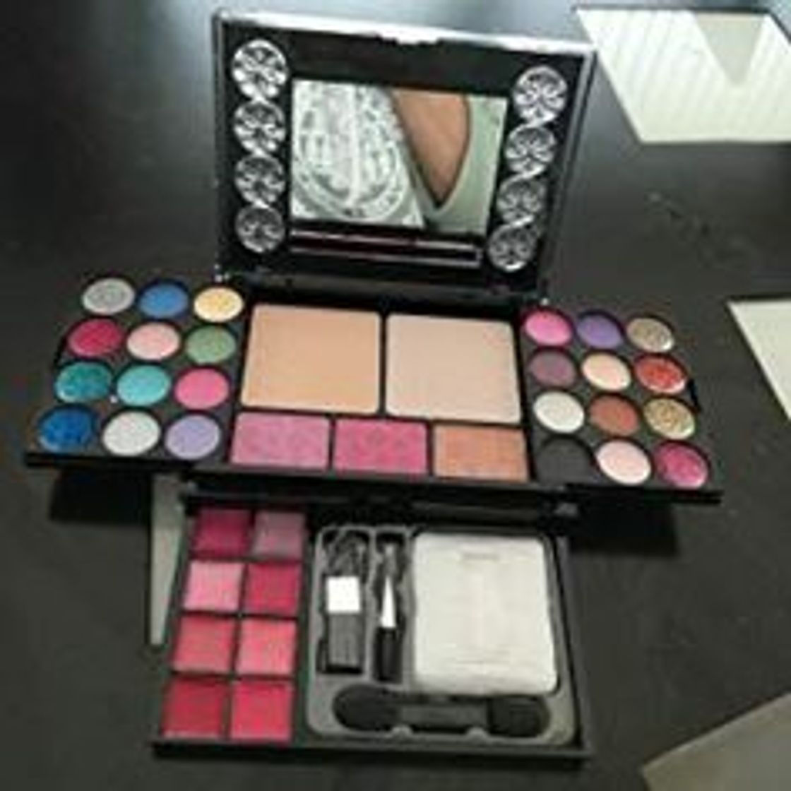 Belleza Briconti, Juego de maquillaje