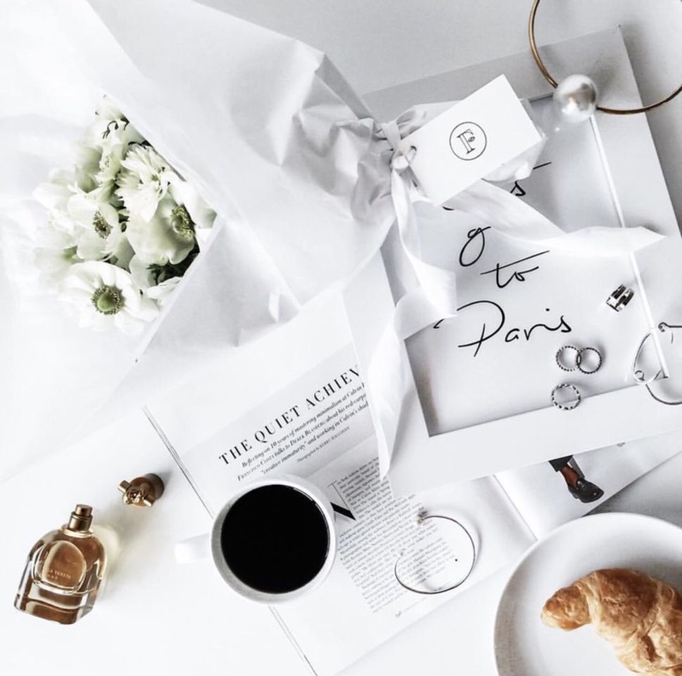 Social 𝑊ℎ𝑖𝑡𝑒 