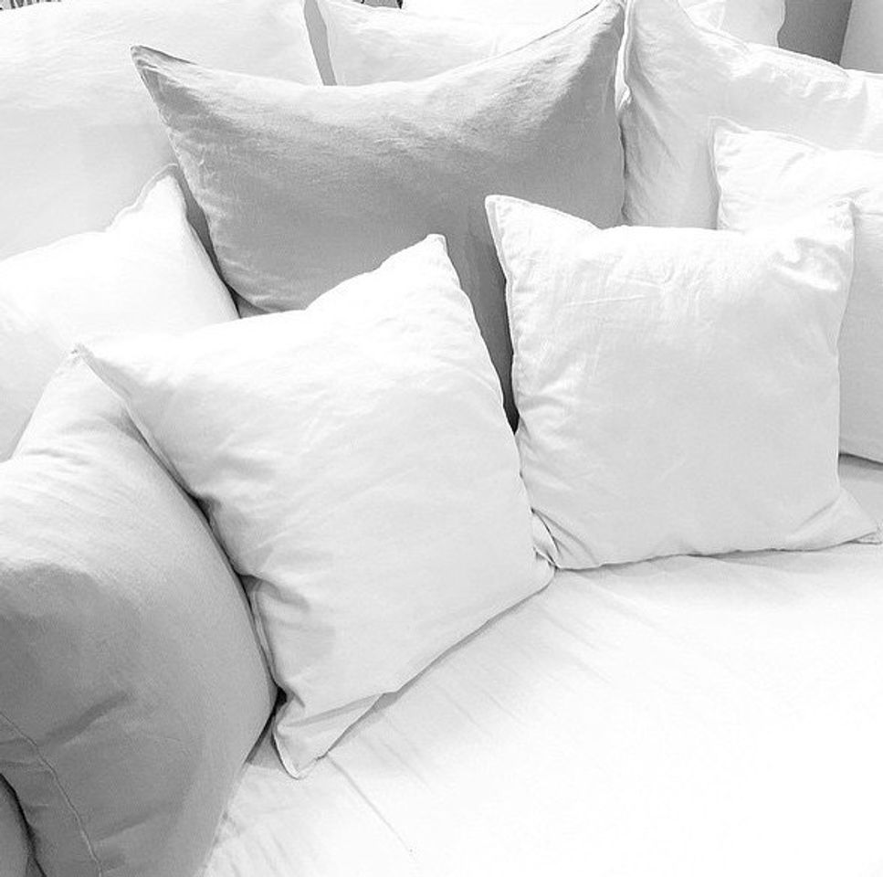 Social 𝑊ℎ𝑖𝑡𝑒 