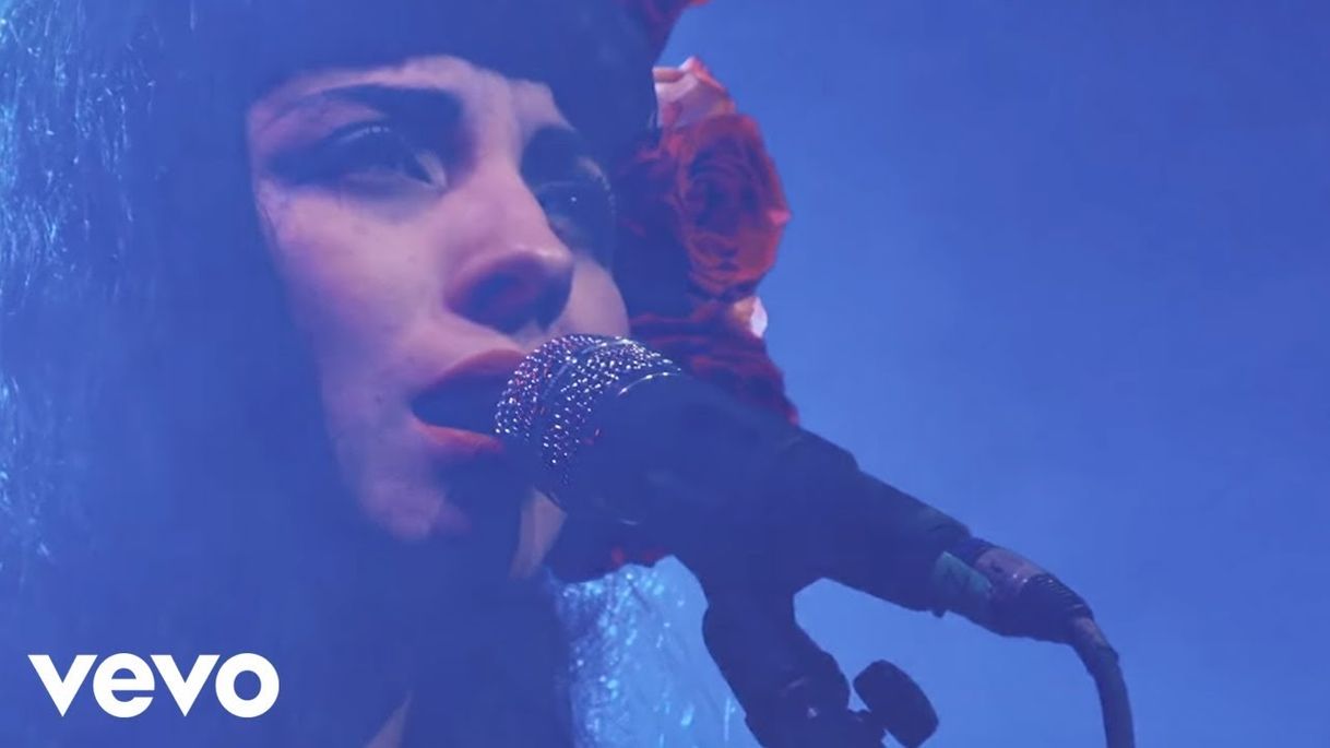 Fashion Mon Laferte - Tu Falta De Querer (En Vivo) - YouTube