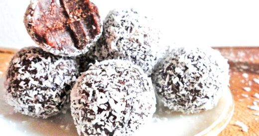 Trufas sanas de chocolate y coco. Sin azúcar, sin gluten y sin ...