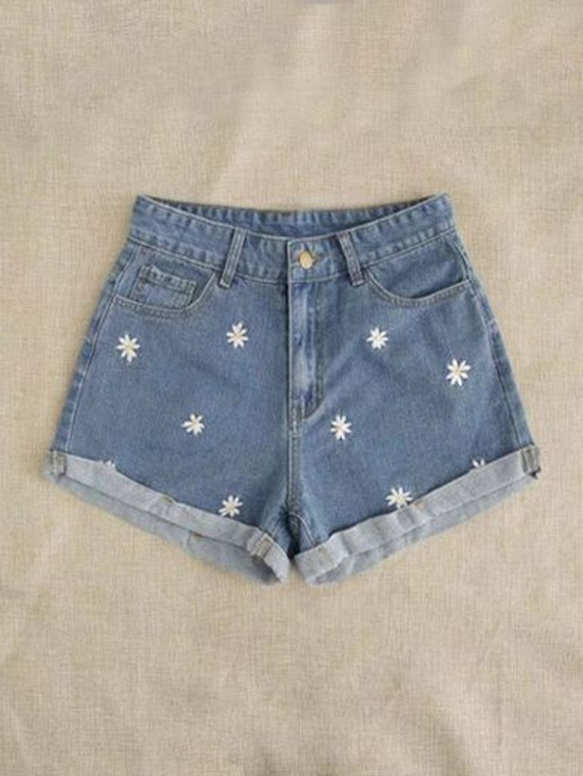 Social Shorts Denim Con Bordado Floral De Margarita