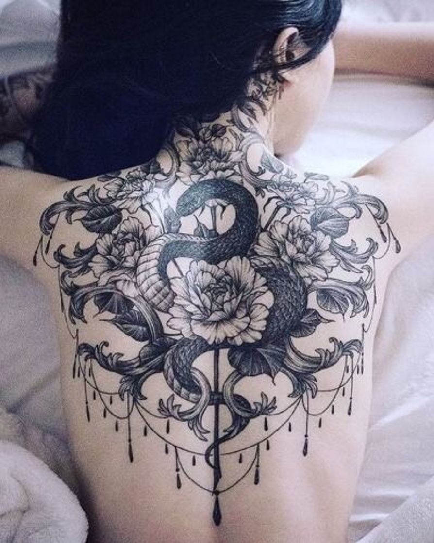 Tatuagem nas costas 