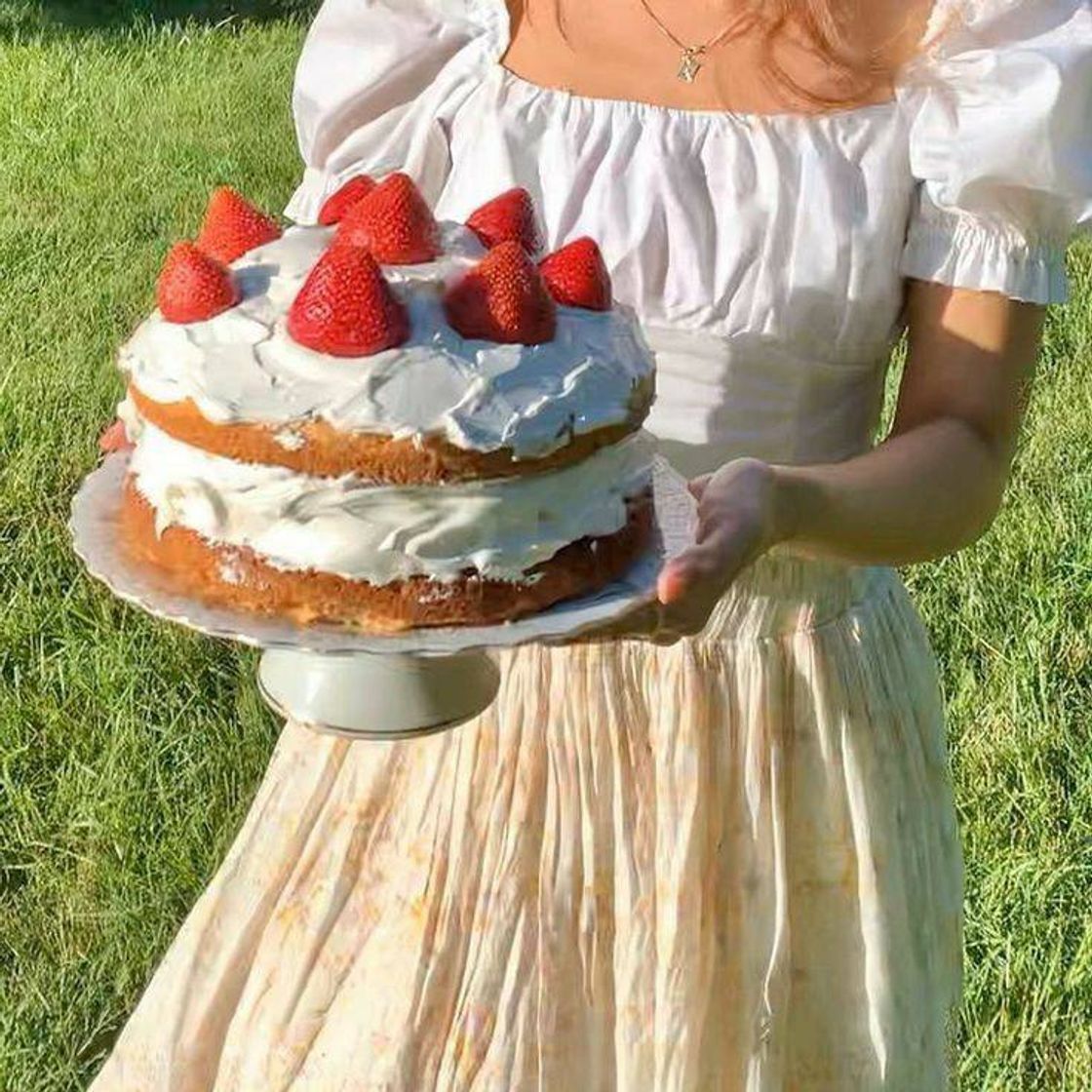 Moda strawberry cake 