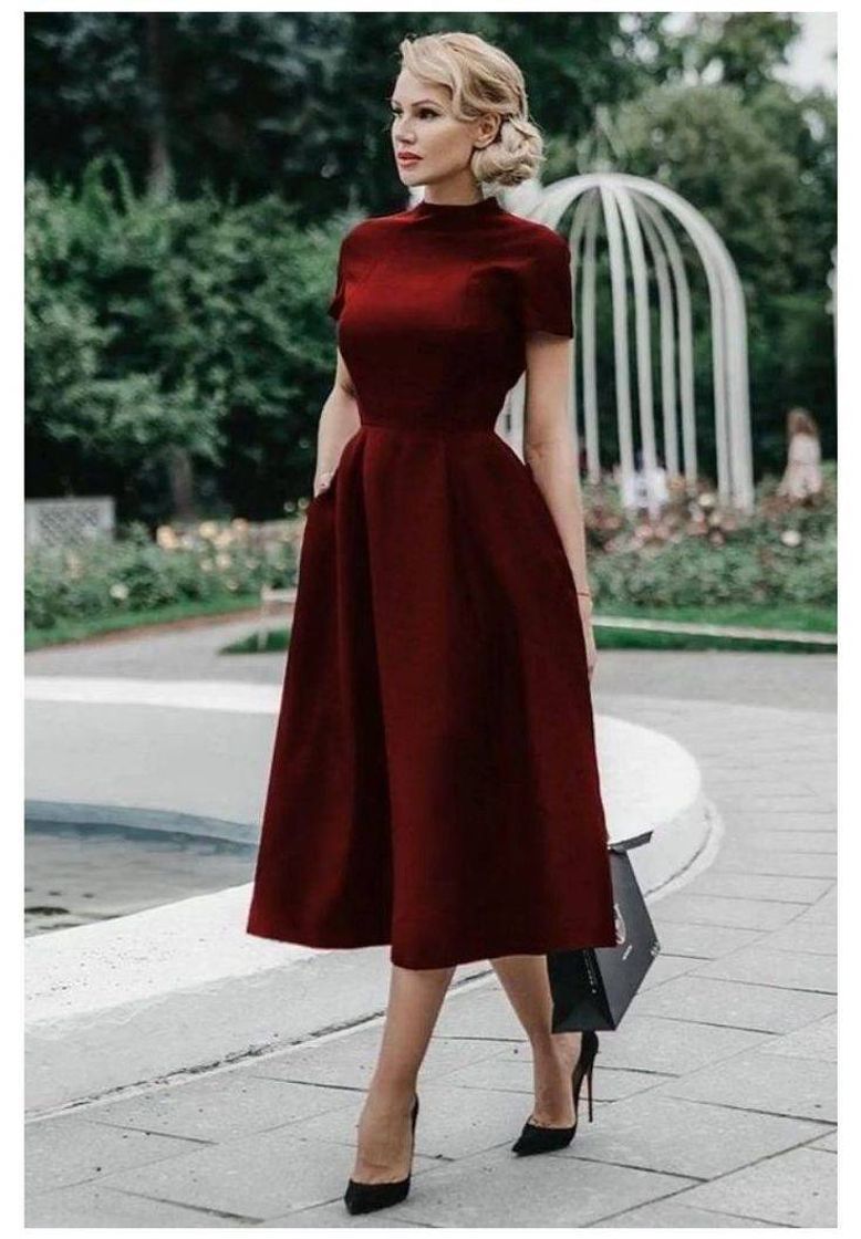 Moda Vestido na cor bordô 