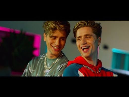 Martinez Twins - la dieta (Official Video) - YouTube