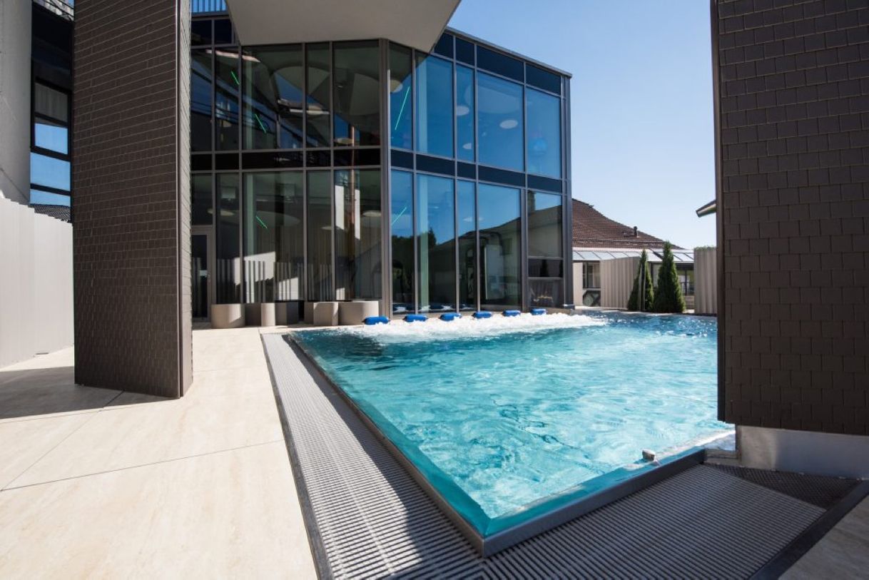 Lugar Grand Hotel Les Endroits