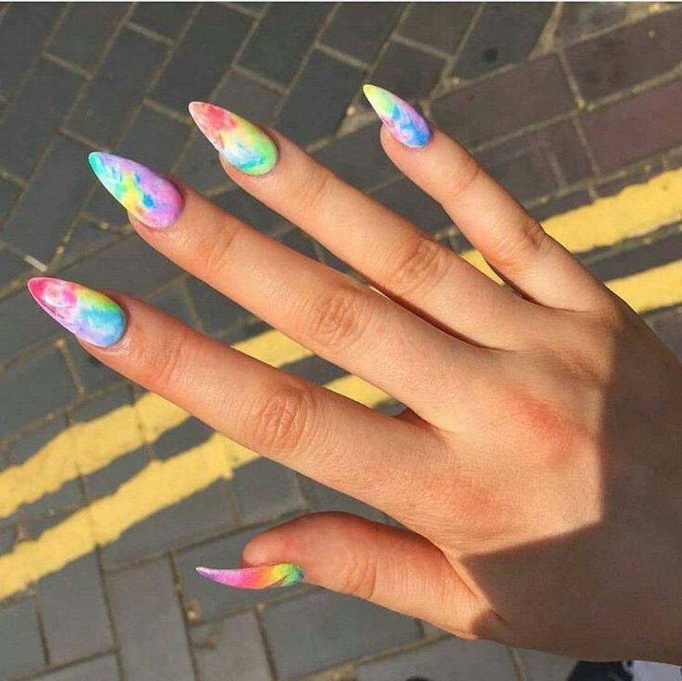 Fashion colored fingernails