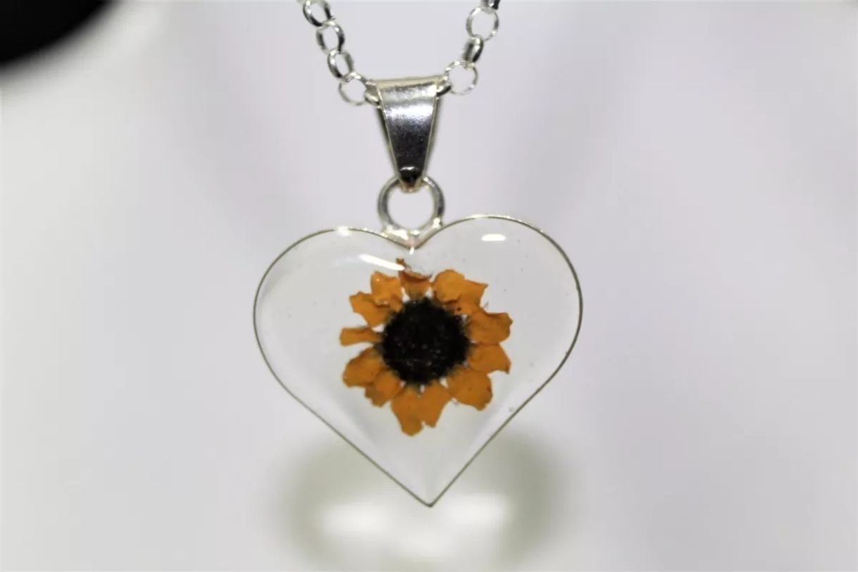 Producto Collar de corazón con Girasol encapsulado 