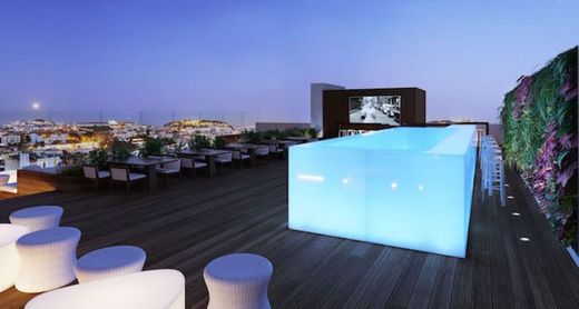 Level Eight Rooftop & Bar