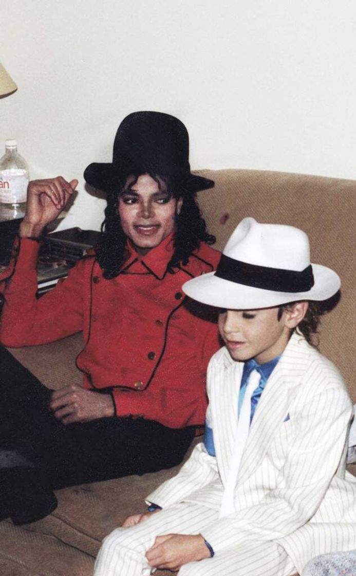 Película Neverland Firsthand: Investigating the Michael Jackson Documentary