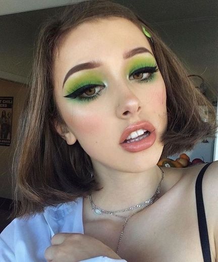 Maquillaje verde 