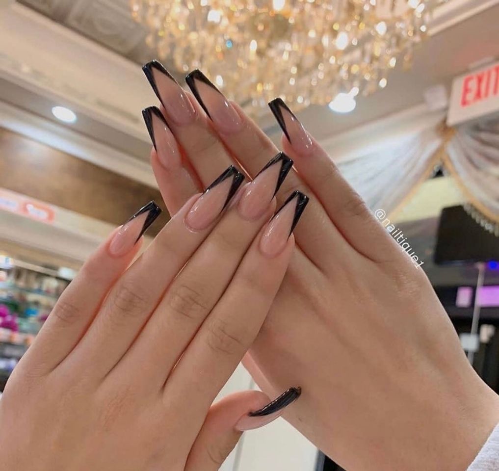 Social Unhas com a ponta preta