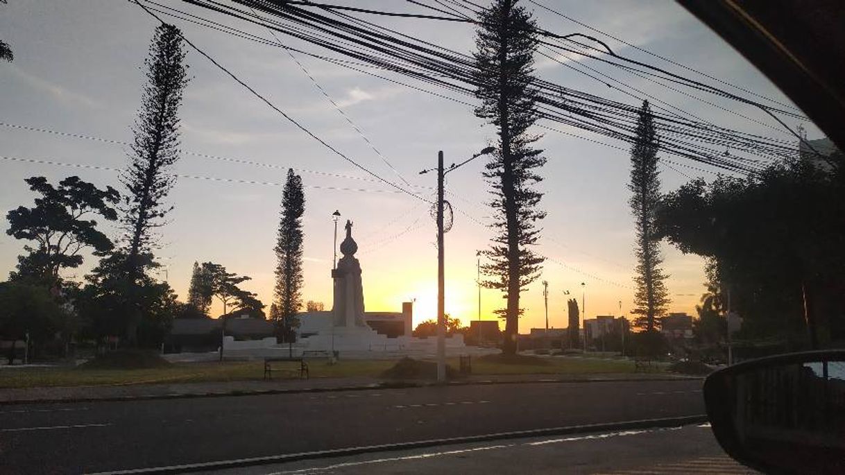 Place Monumento al Divino Salvador del Mundo