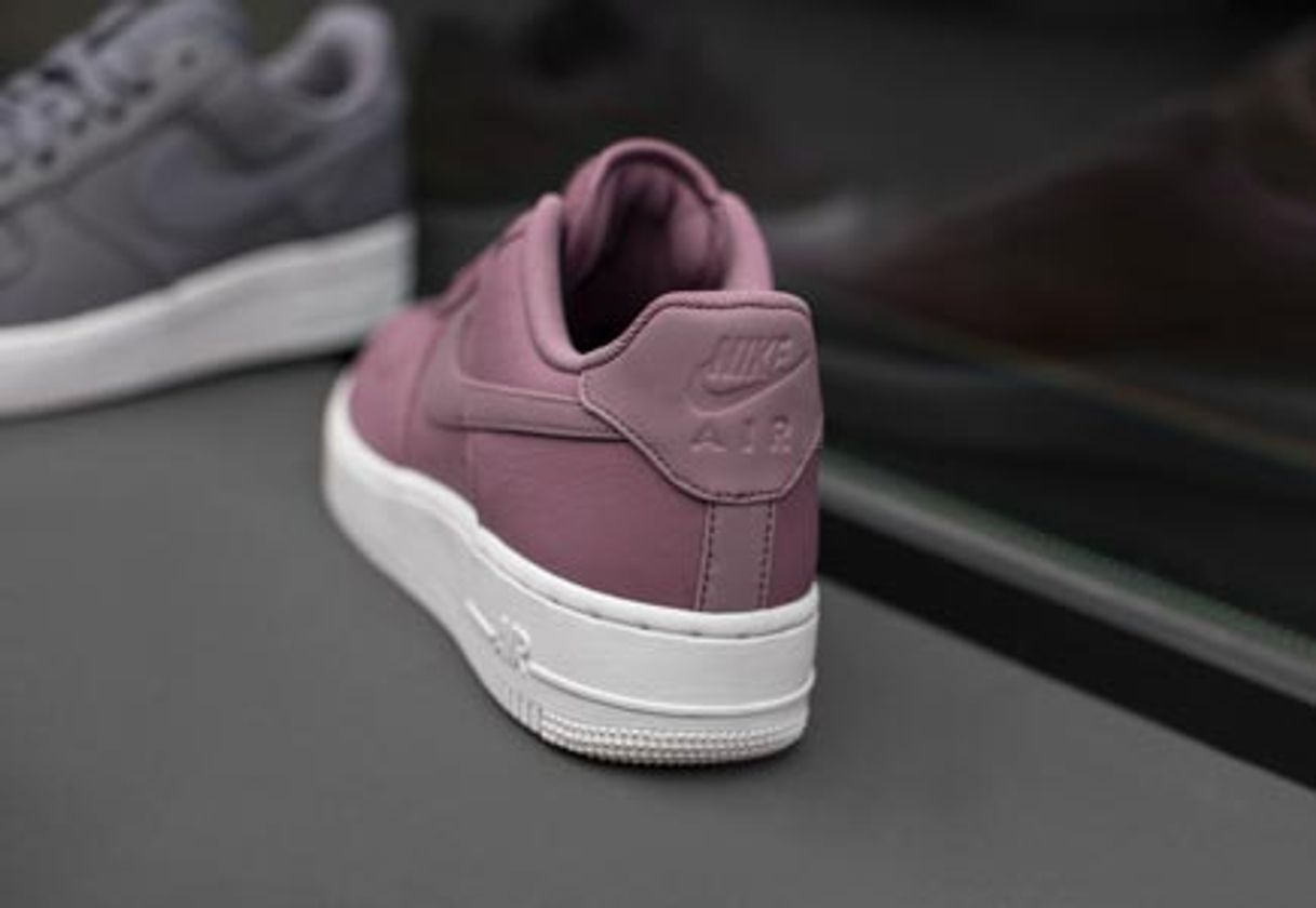 Fashion https://www.debijenkorf.nl/nike-air-force-1-07-lv8-sneaker-v