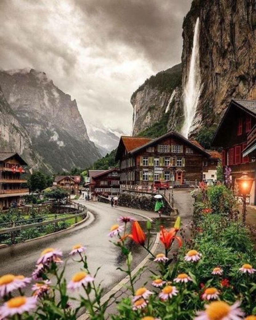 Moda The valley of 72 waterfalls, Lauterbrunnen, Switzerland