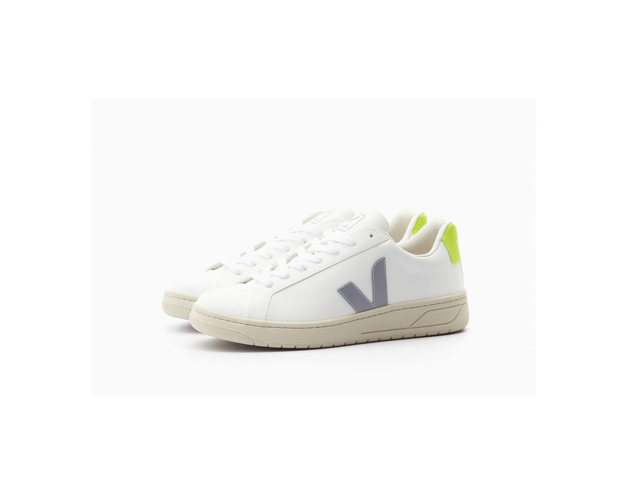 Product Veja Women's Urca CWL Gray and White 【UC072440A】 Foot