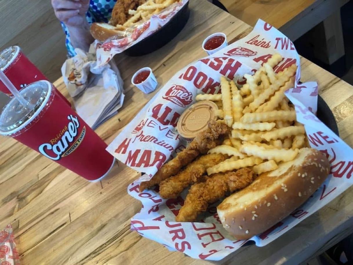 Restaurantes Raising Cane's Chicken Fingers