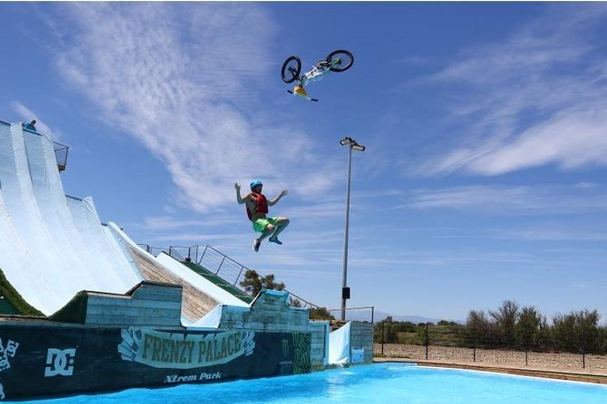 Social Frenzy Palace - Water Jump - Xtreme