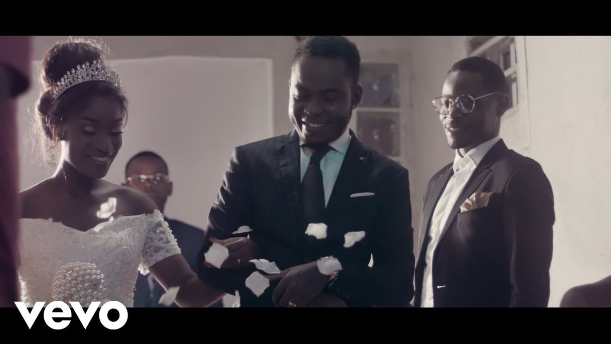 Social Puto Português, Edmázia Mayembe - YouTube