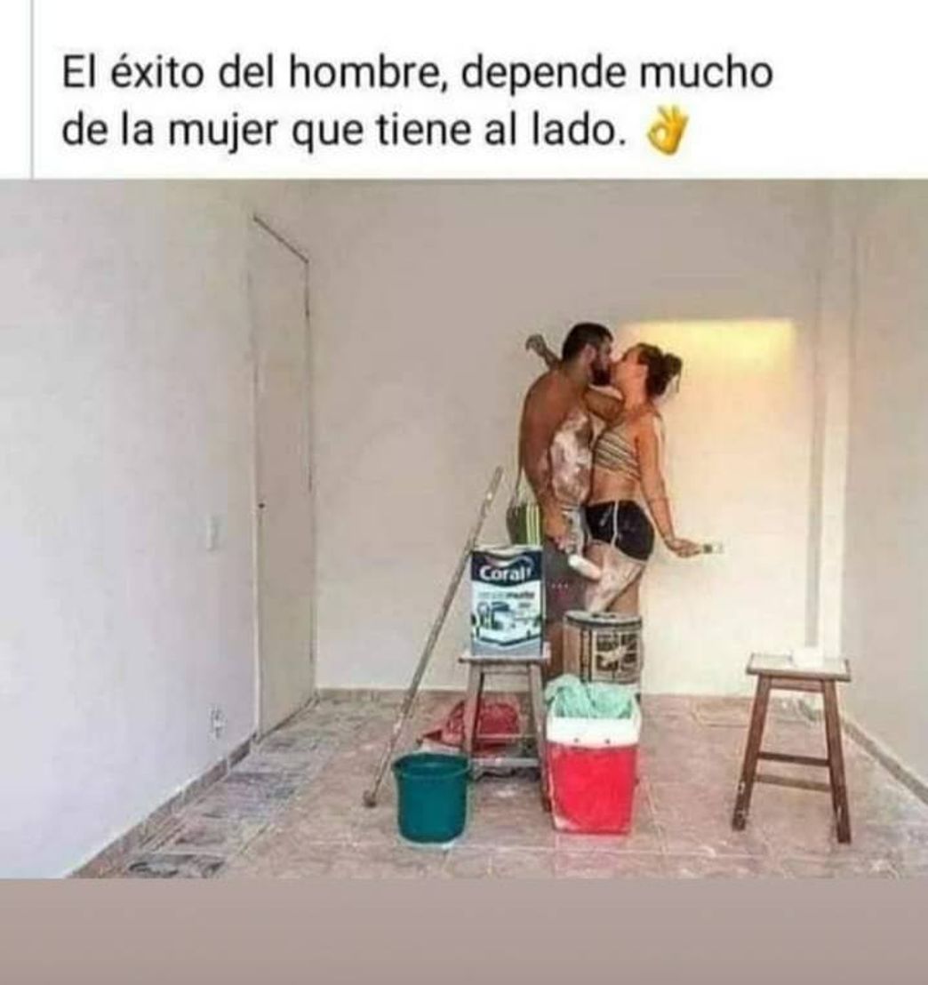 Moda El éxito del hombre depende de la mujer que tiene al lado. 