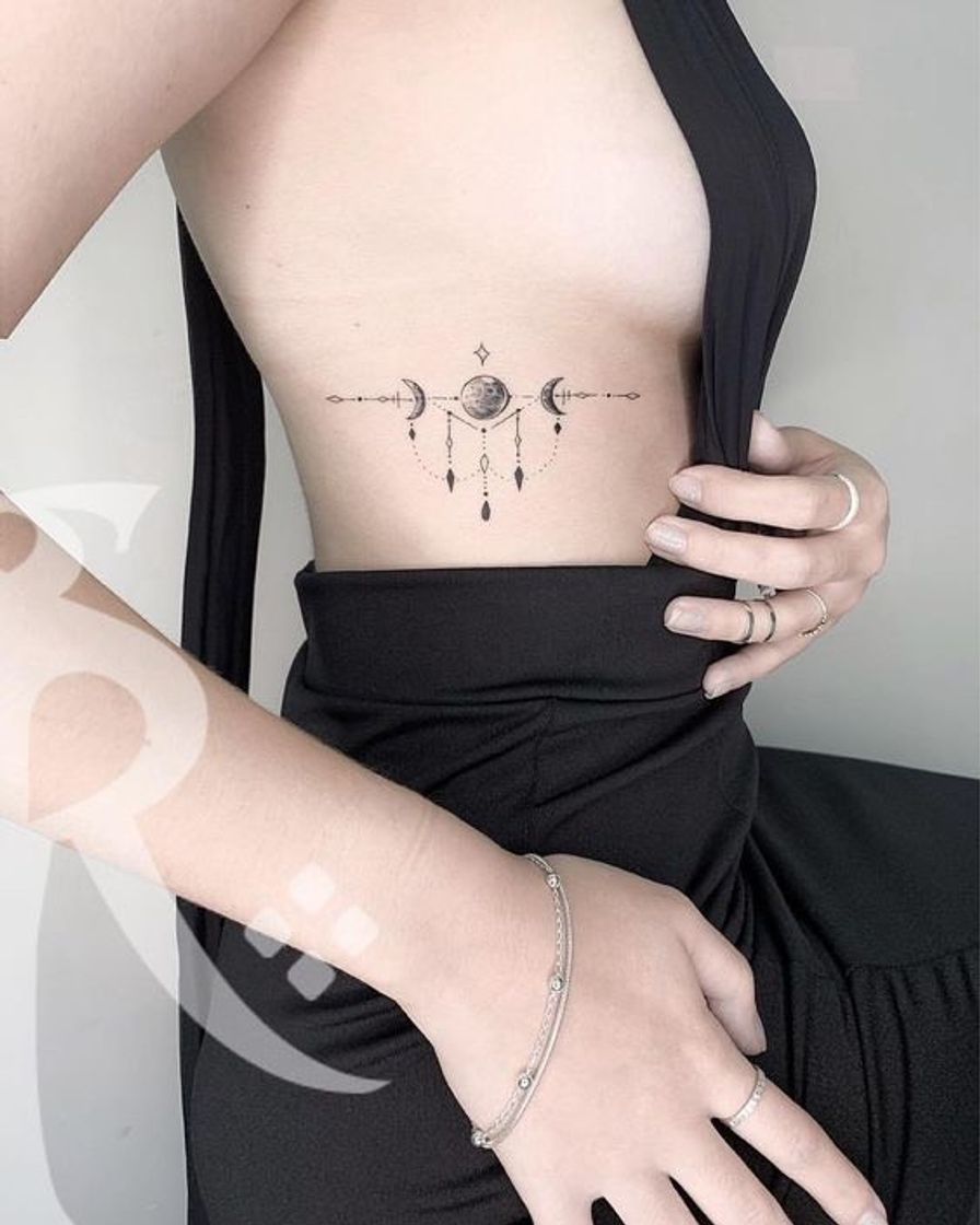 Moda Tatuagem feminina de lua 