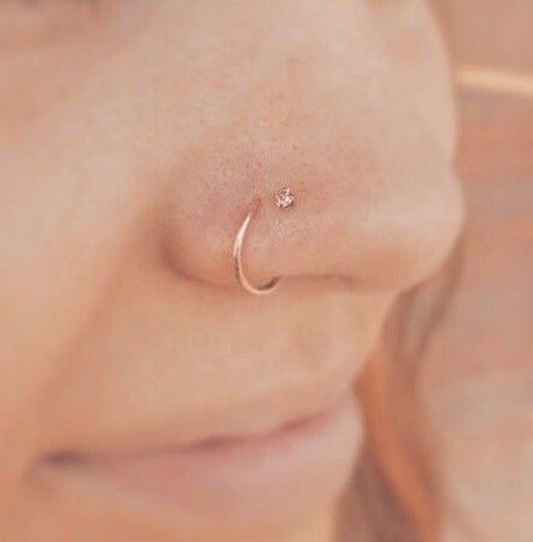 Moda nose piercing 