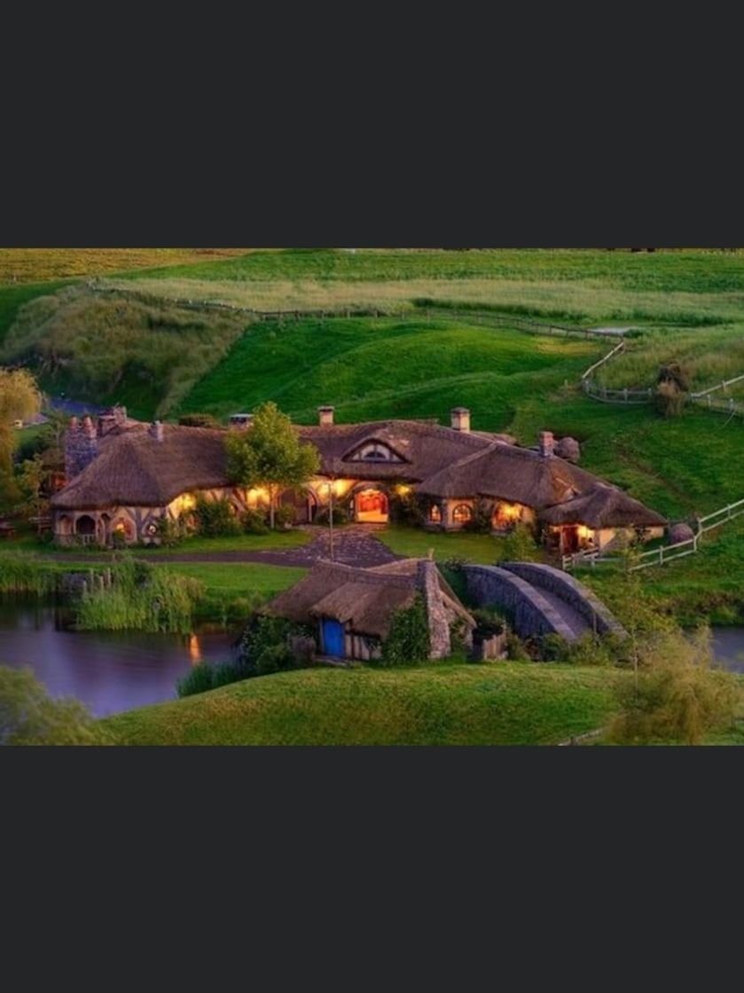 Place Hobbiton Village