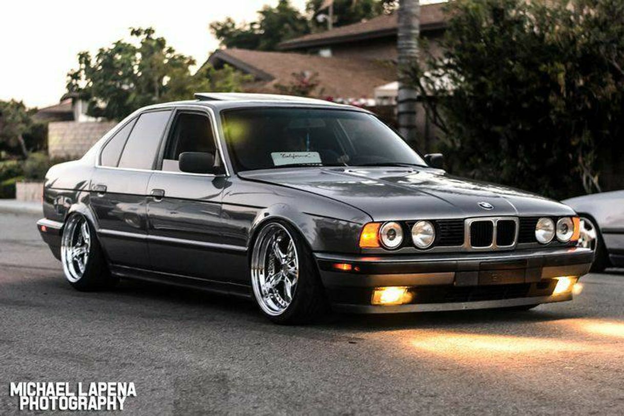 Social BMW E34