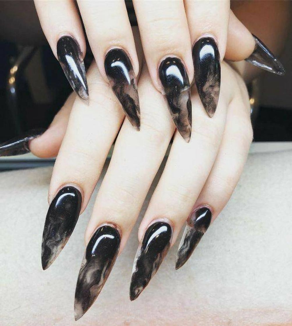 black nails 💅🖤