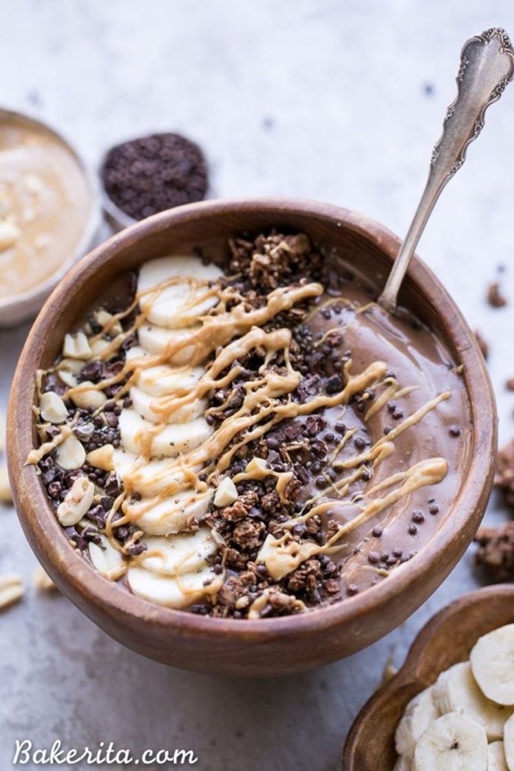 Fashion Chocolate peanut butter smoothie bowl 