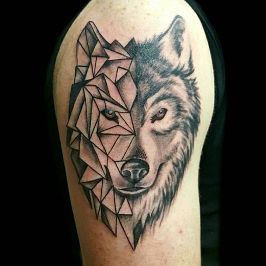 Tatuaje de lobo geométrico 