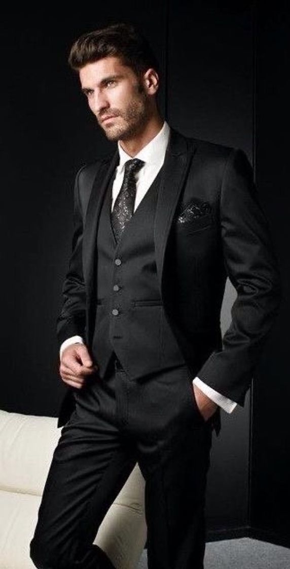 Moda Black suit, trotear, waistcoat, tie....