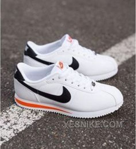 Nike Men's Cortez Basic Leather Shoe, Zapatillas de Trail Running para Hombre,