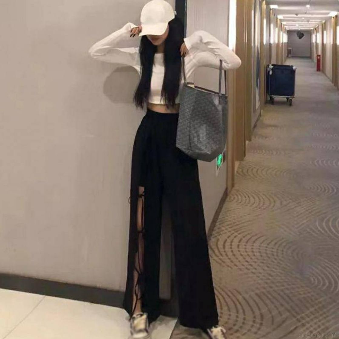 Social Calça preta detalhada na frente