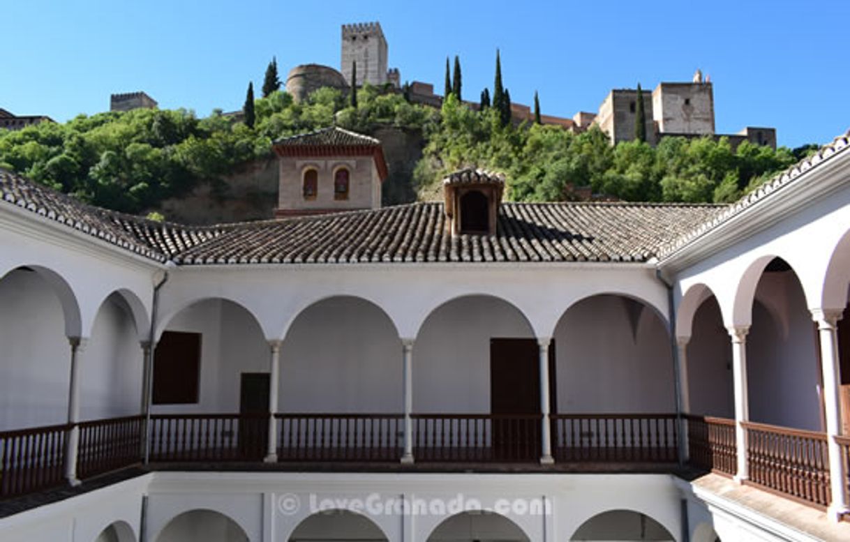 Place Museo Arqueológico y Etnológico de Granada