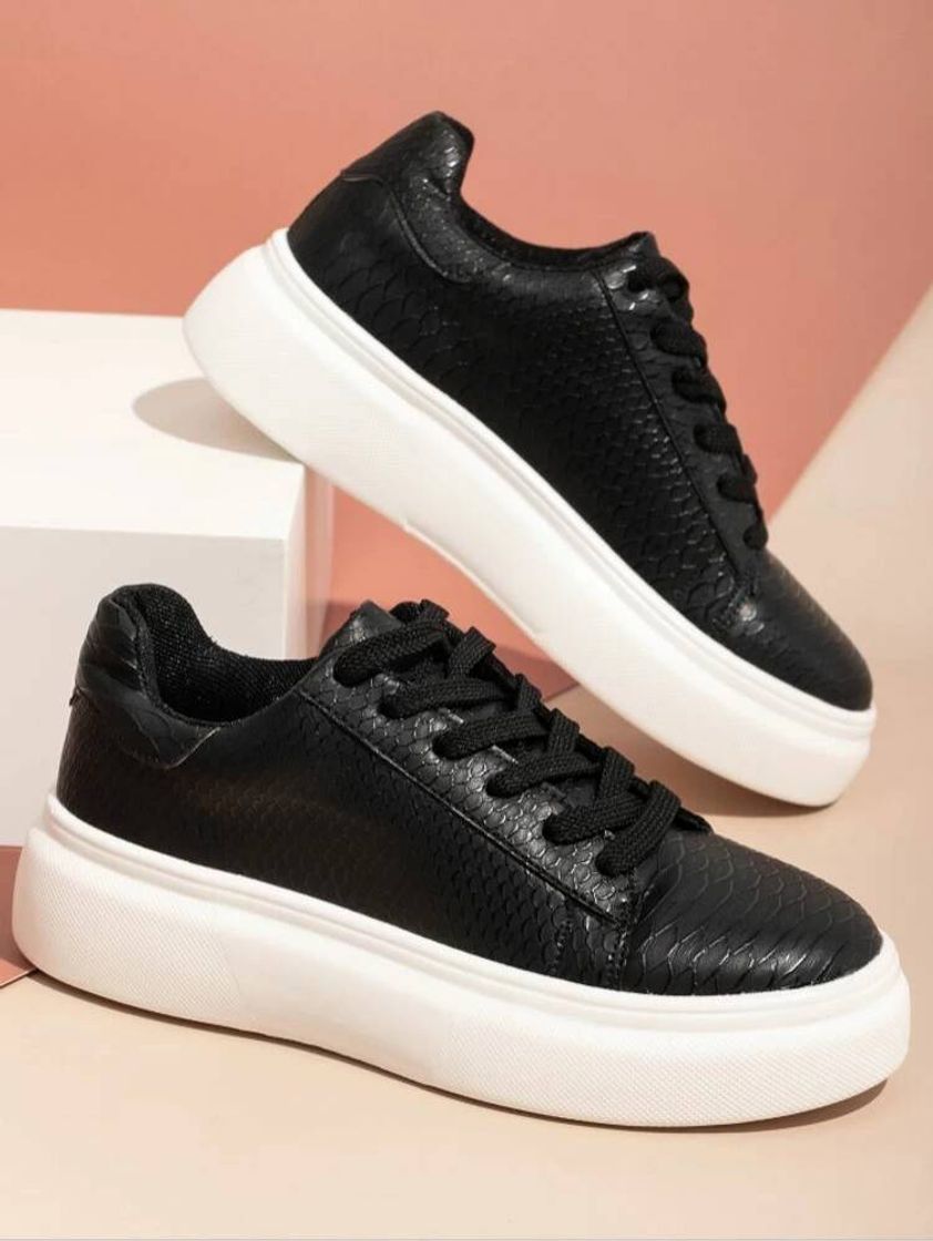 Moda Lace-up Front Skate Shoes