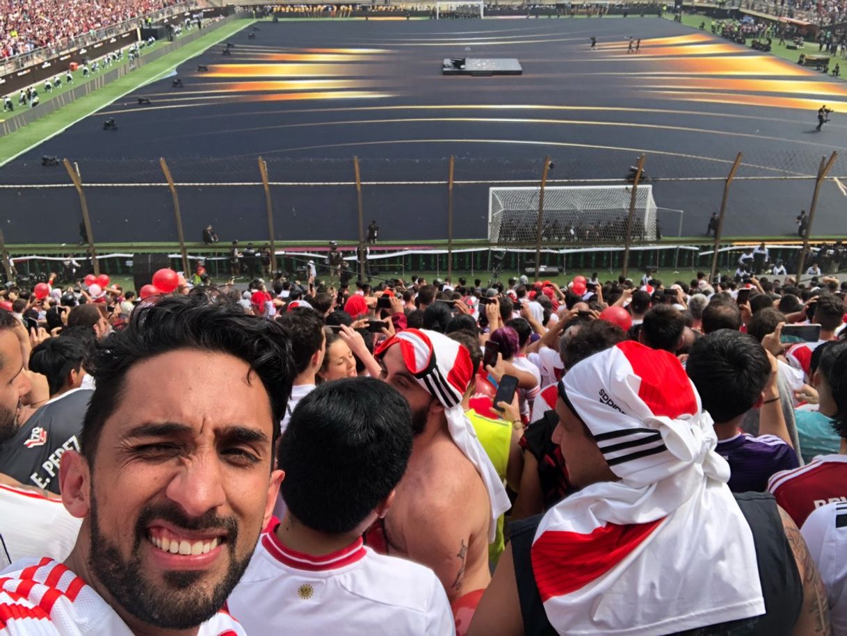 Lugar Estadio Monumental "U"