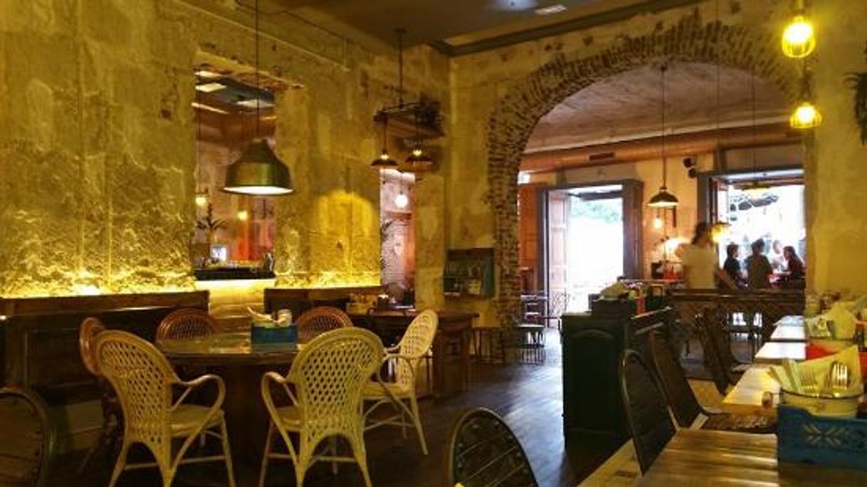 Restaurant 200 Gramos Burger & Beverage Cairasco
