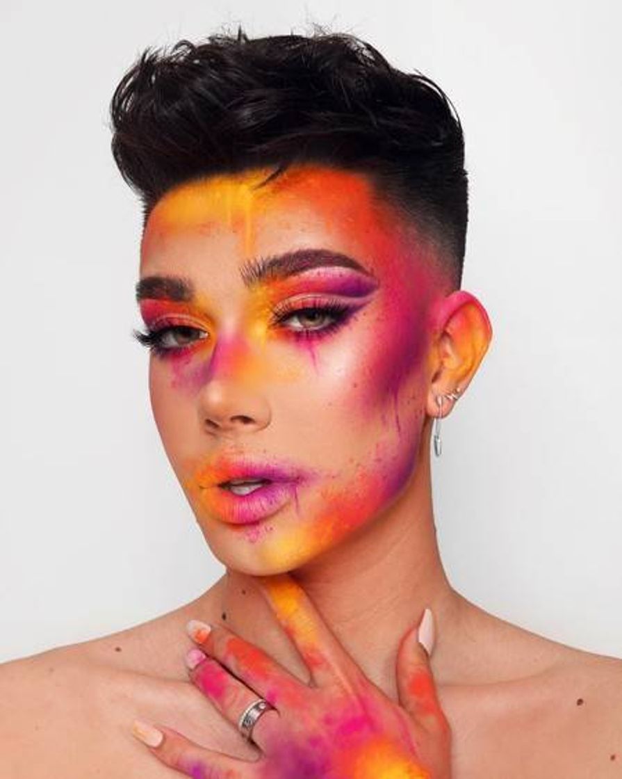 Serie James Charles