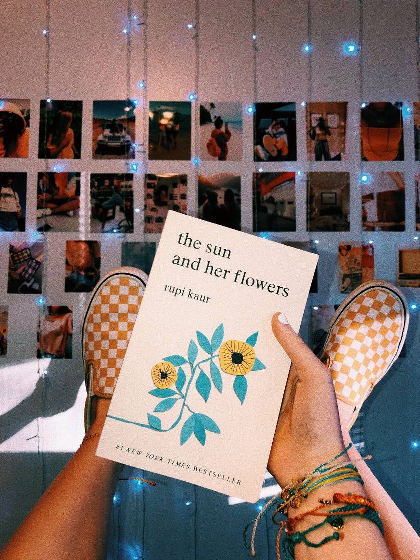 Libro The Sun And Her Flowers