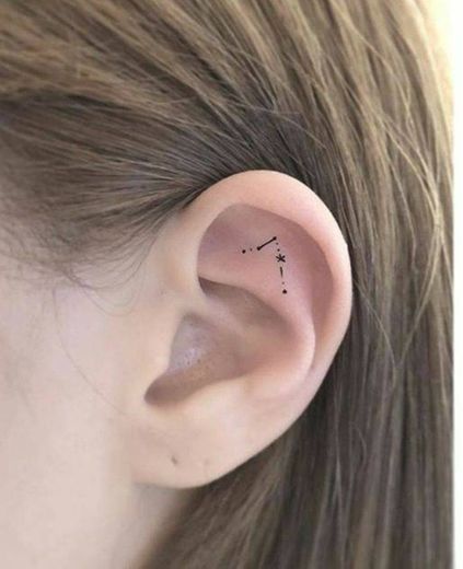 Tatuagem na orelha