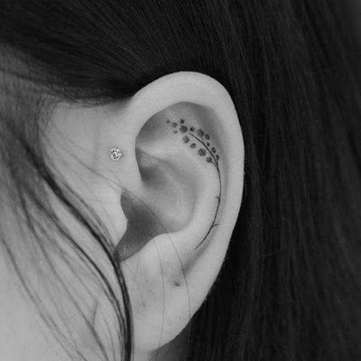 Tatuagem na orelha ❤️