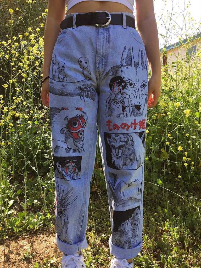 Fashion pantalones con diseño anime. 