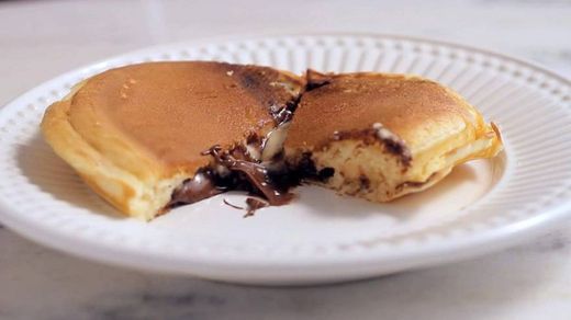 Panqueca recheada com nutella